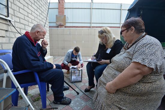 Donetsk and Lugansk regions hold referendum on self-determination