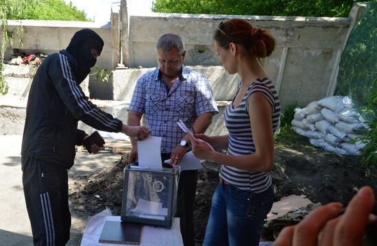 Donetsk and Lugansk regions hold referendum on self-determination