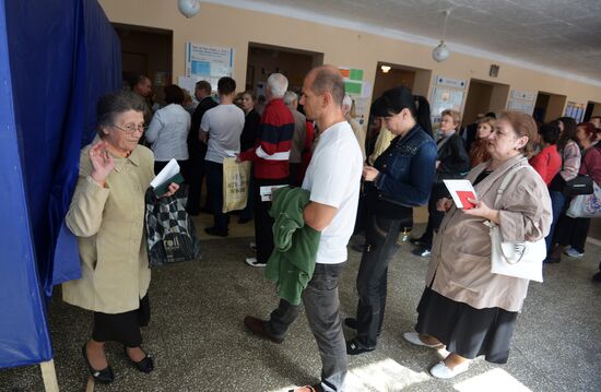 Donetsk and Lugansk regions hold referendum on self-determination