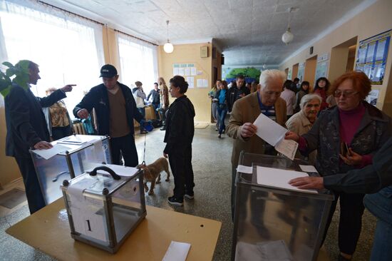 Donetsk and Lugansk regions hold referendum on self-determination