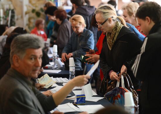 Donetsk and Lugansk regions hold referendum on self-determination