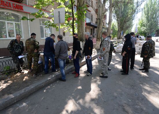 Donetsk and Lugansk regions hold referendum on self-determination