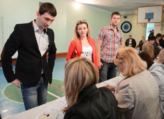 Donetsk and Lugansk regions hold referendum on self-determination