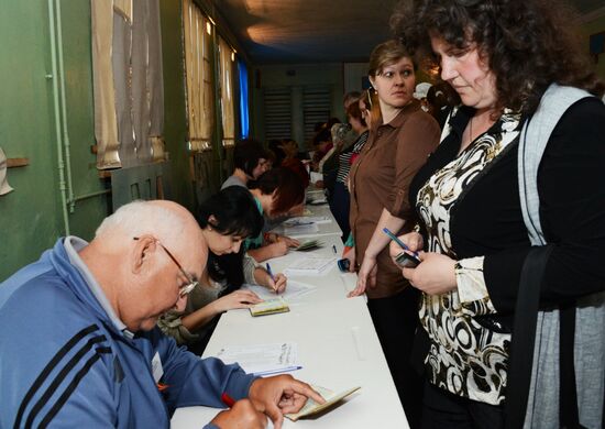 Donetsk and Lugansk regions hold referendum on self-determination