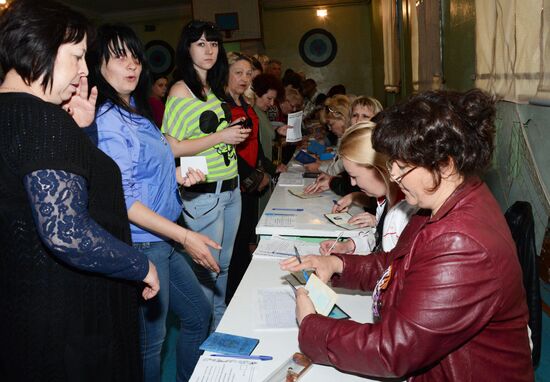 Donetsk and Lugansk regions hold referendum on self-determination