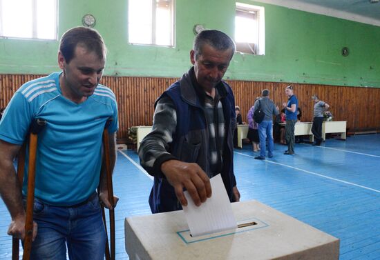 Donetsk and Lugansk regions hold referendum on self-determination