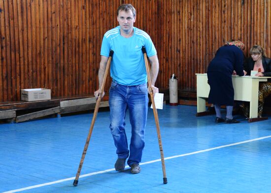 Donetsk and Lugansk regions hold referendum on self-determination