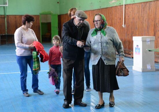 Donetsk and Lugansk regions hold referendum on self-determination