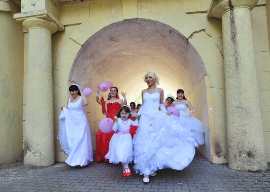 Flashmob of brides in Rostov-on-Don