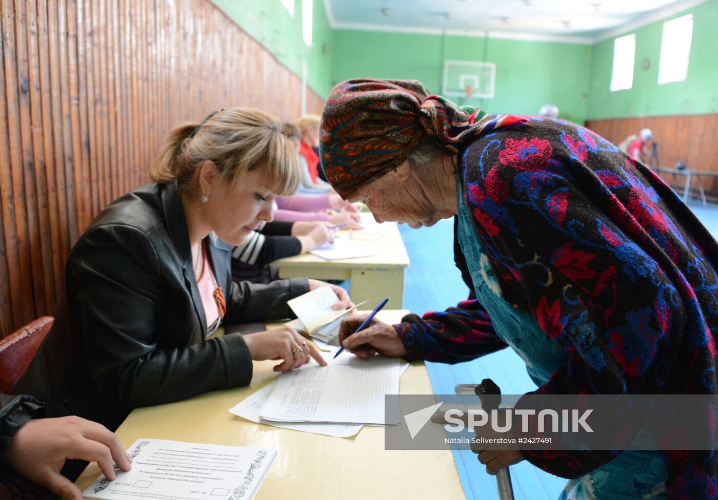 Donetsk and Lugansk regions hold referendum on self-determination