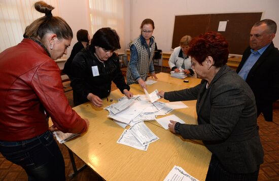 Southeast Ukraine referendum vote count