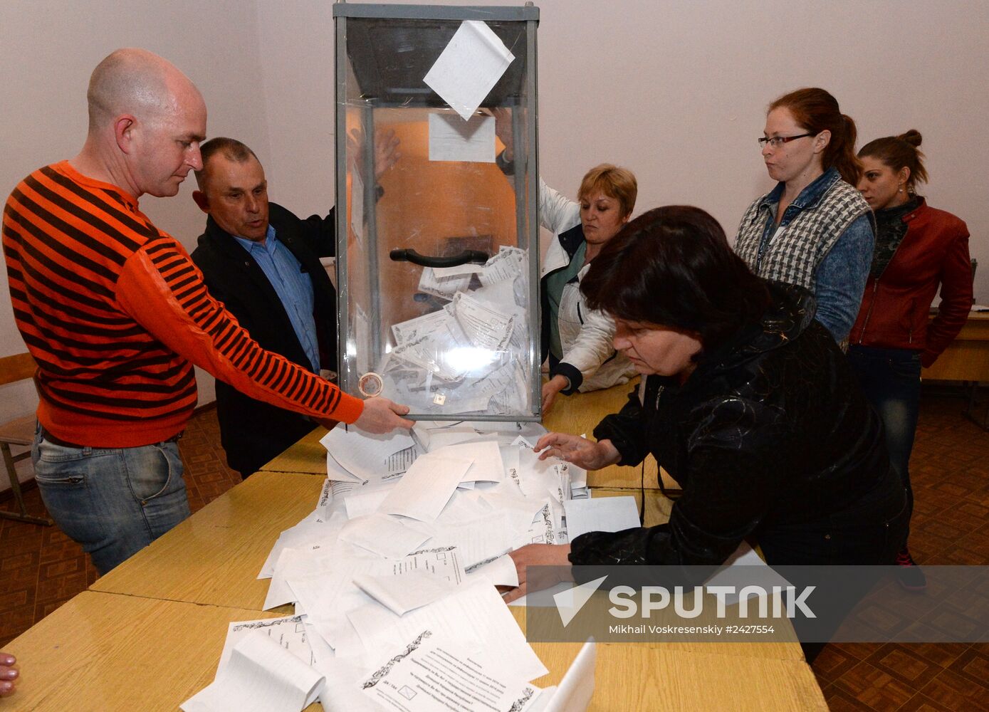 Counting votes after referendum on status of southeastern Ukraine
