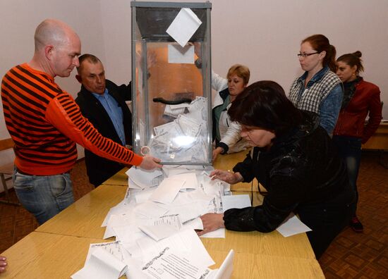 Counting votes after referendum on status of southeastern Ukraine