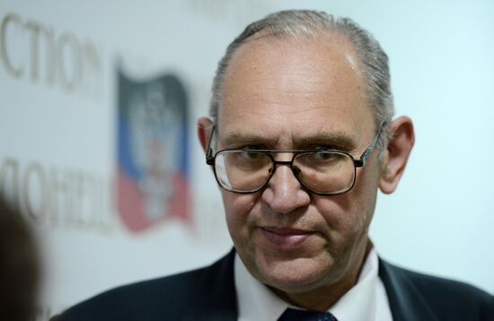 Counting ballots following referendum on the status of southeastern Ukraine