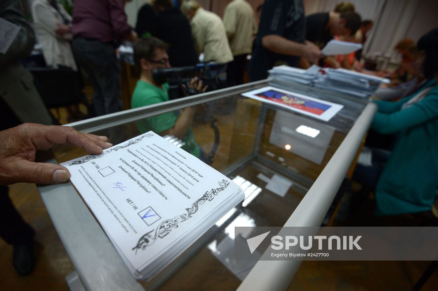Counting votes after referendum on status of southeastern Ukraine