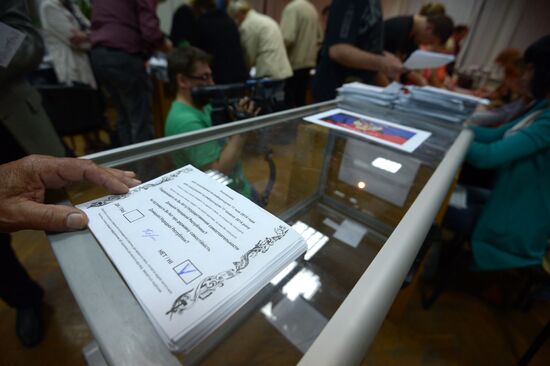 Counting votes after referendum on status of southeastern Ukraine