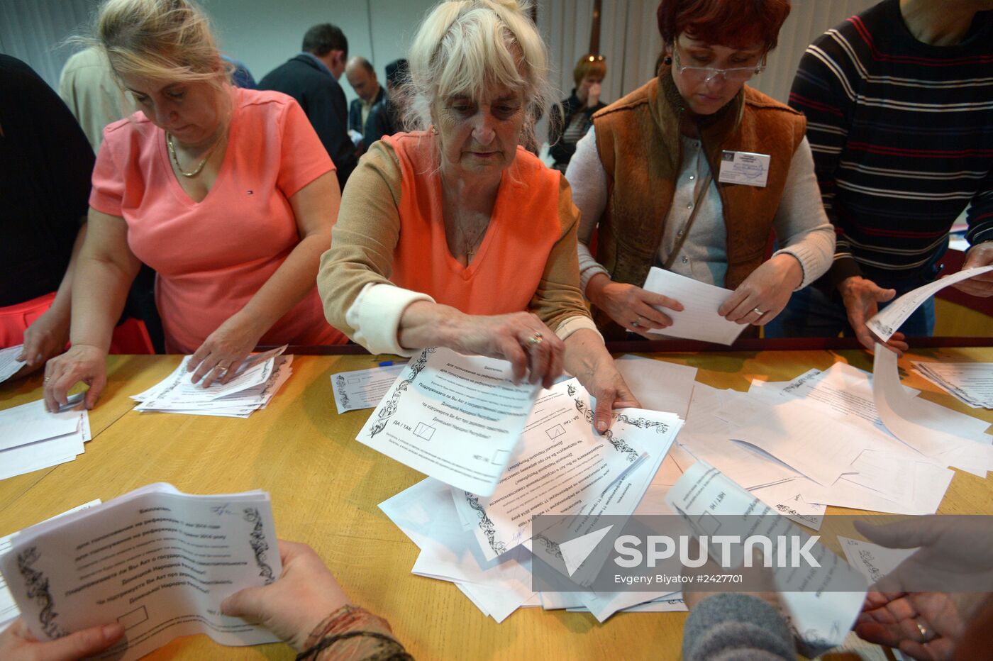 Counting votes after referendum on status of southeastern Ukraine