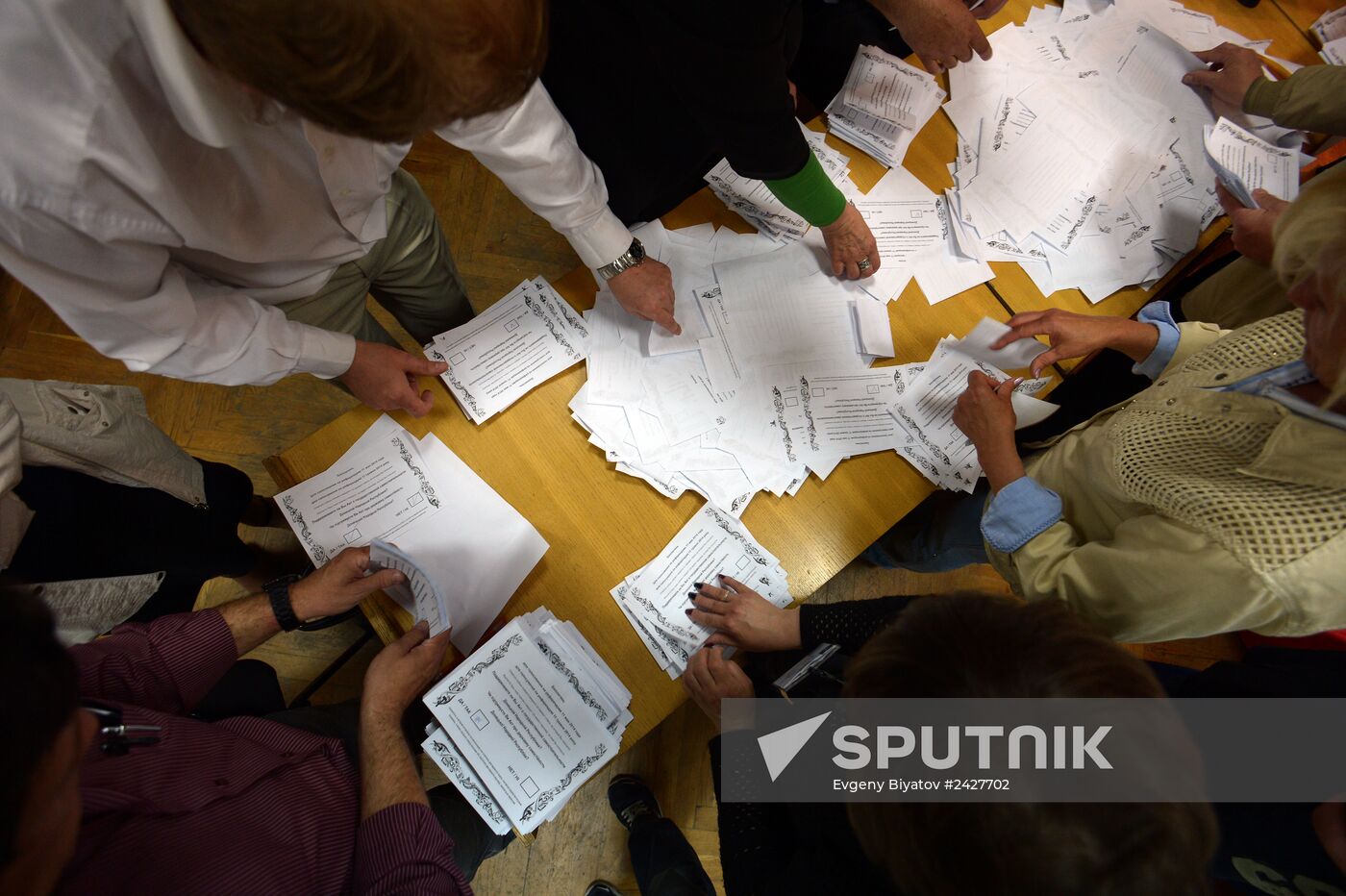 Counting votes after referendum on status of southeastern Ukraine