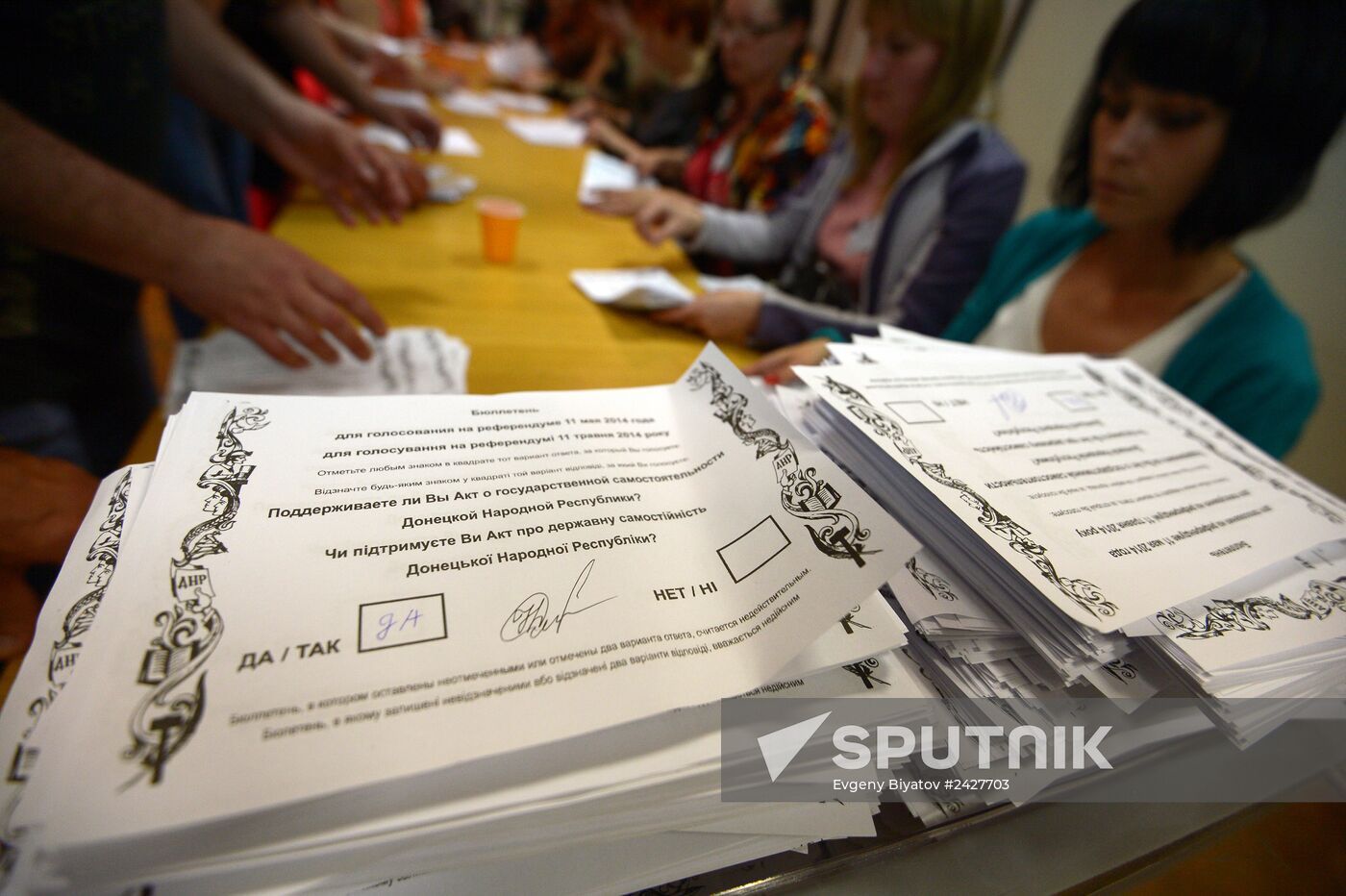 Counting votes after referendum on status of southeastern Ukraine