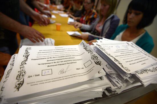 Counting votes after referendum on status of southeastern Ukraine