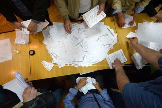 Counting votes after referendum on status of southeastern Ukraine