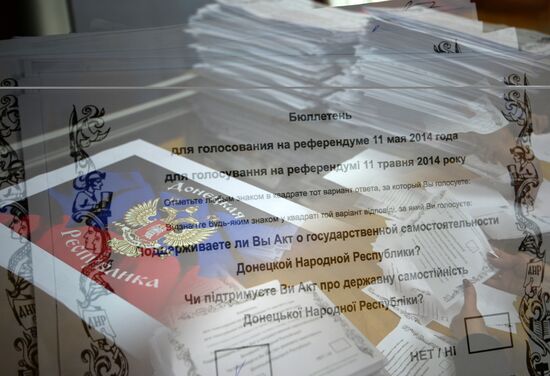 Counting votes after referendum on status of southeastern Ukraine