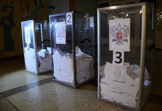 Counting votes after referendum on status of southeastern Ukraine