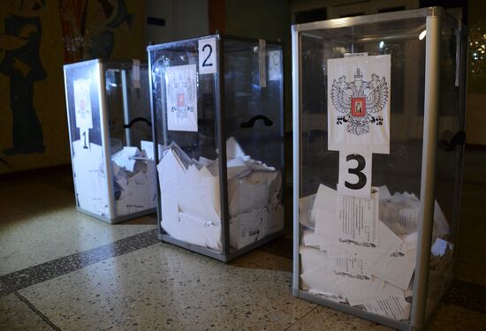 Counting votes after referendum on status of southeastern Ukraine