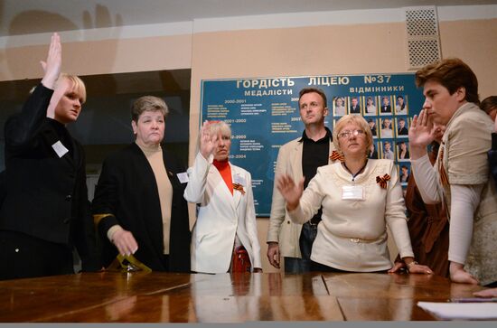Counting votes after referendum on status of southeastern Ukraine