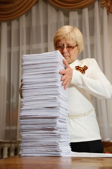 Counting votes after referendum on status of southeastern Ukraine