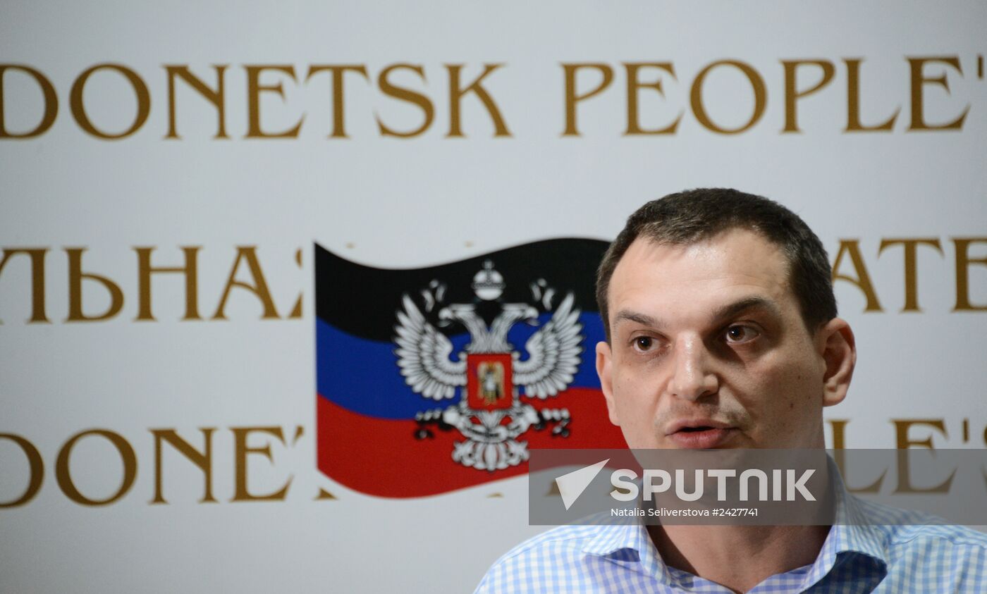 Counting ballots following referendum on the status of southeastern Ukraine