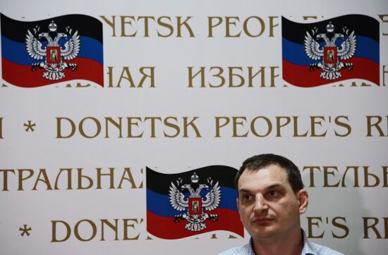 Counting ballots following referendum on the status of southeastern Ukraine