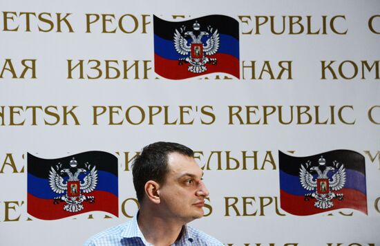 Counting ballots following referendum on the status of southeastern Ukraine