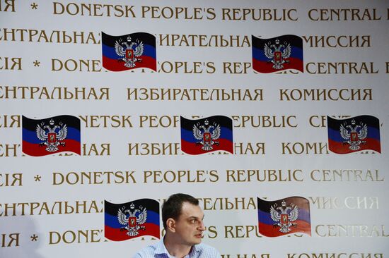Counting ballots following referendum on the status of southeastern Ukraine