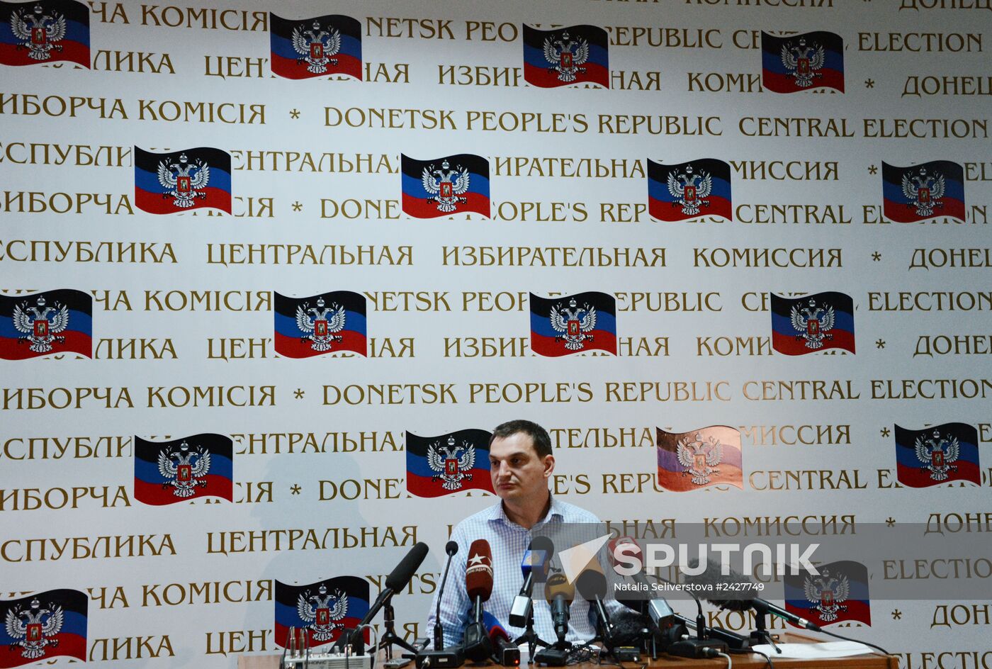 Counting ballots following referendum on the status of southeastern Ukraine