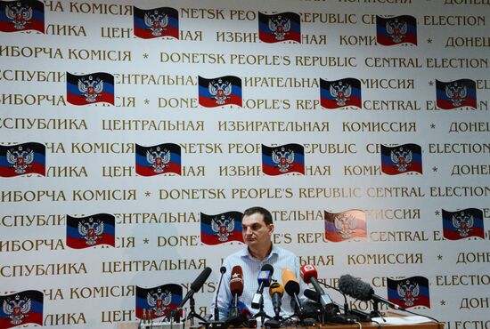 Counting ballots following referendum on the status of southeastern Ukraine