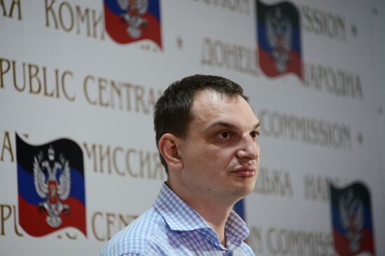 Counting ballots following referendum on the status of southeastern Ukraine