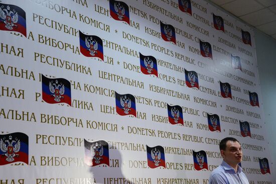 Counting ballots following referendum on the status of southeastern Ukraine