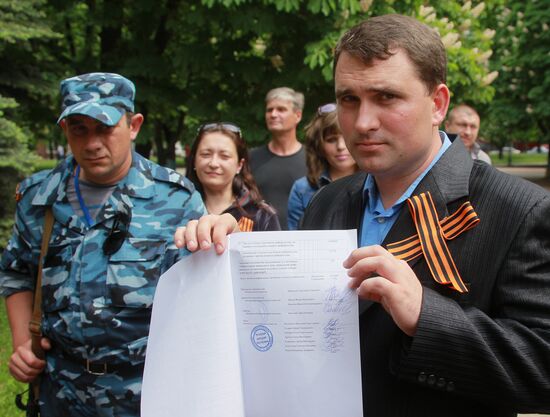 Official announcement of Lugansk referendum results
