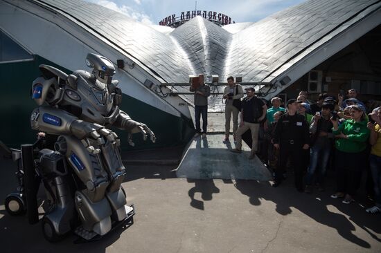 Robot "Titan" at Danilovsky market
