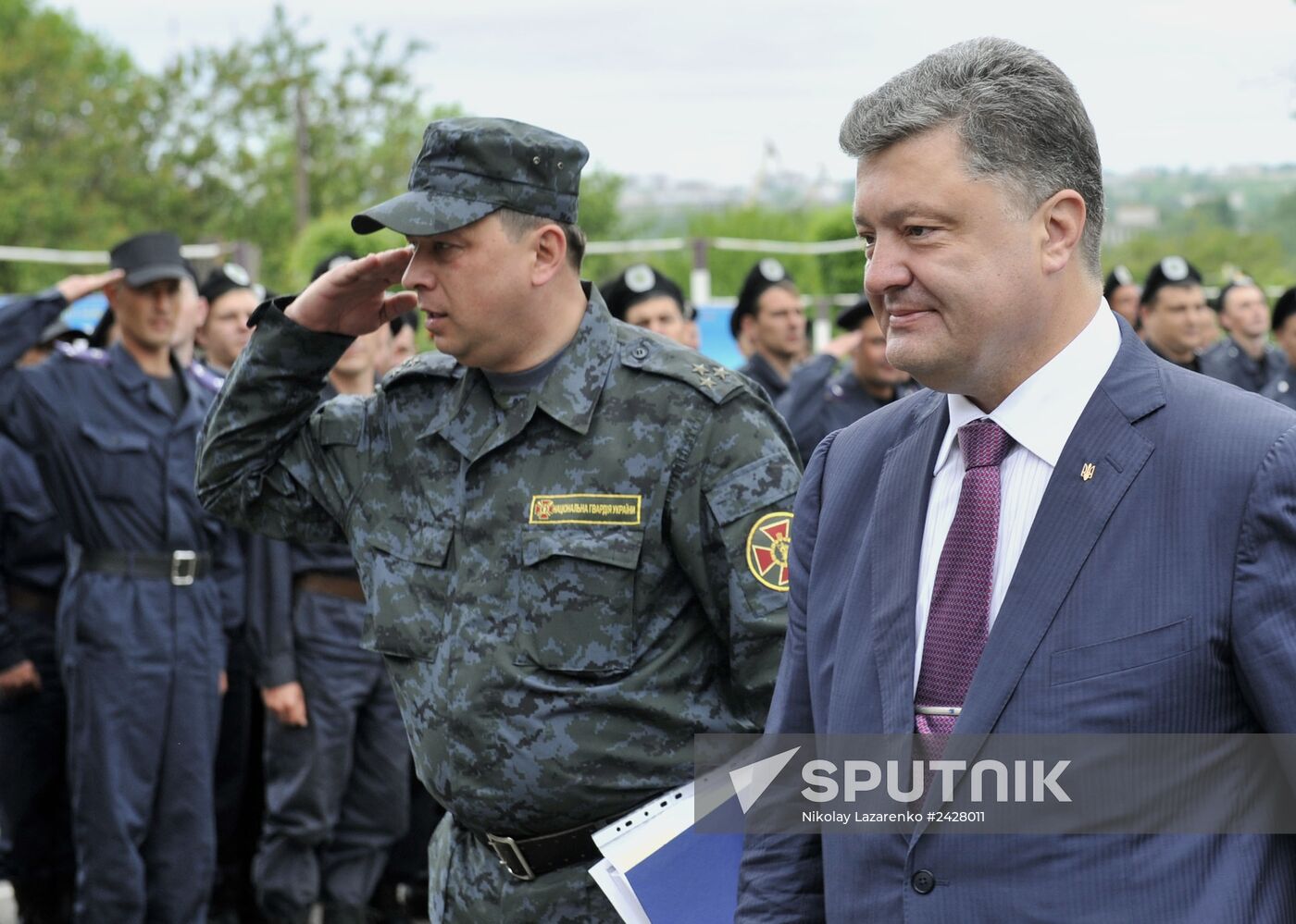 Ukrainian presidential candidate Petro Poroshenko meets with National Guard soldiers in Nikolayev