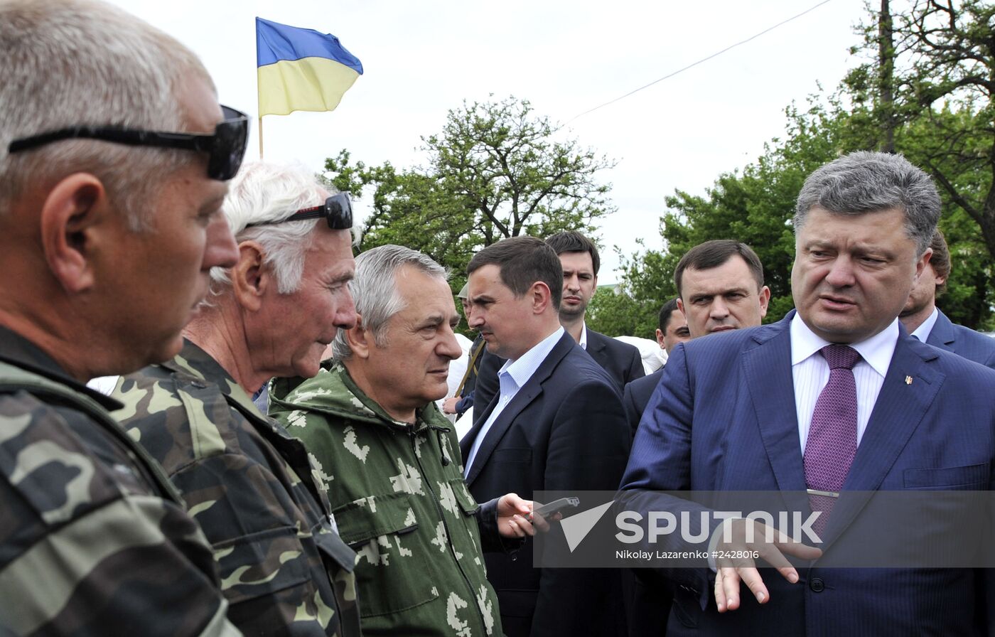 Ukrainian presidential candidate Petro Poroshenko meets with National Guard soldiers in Nikolayev