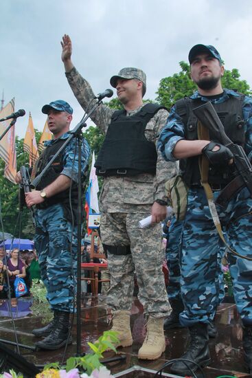 Concert and rally devoted to referendum on status of Lugansk Republic