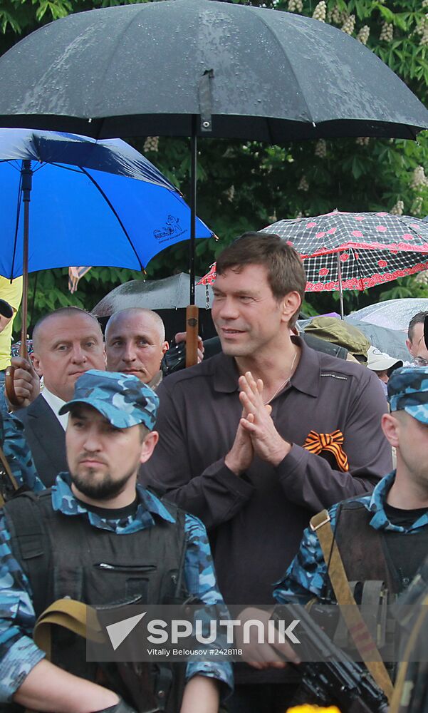 Concert and rally devoted to referendum on status of Lugansk Republic