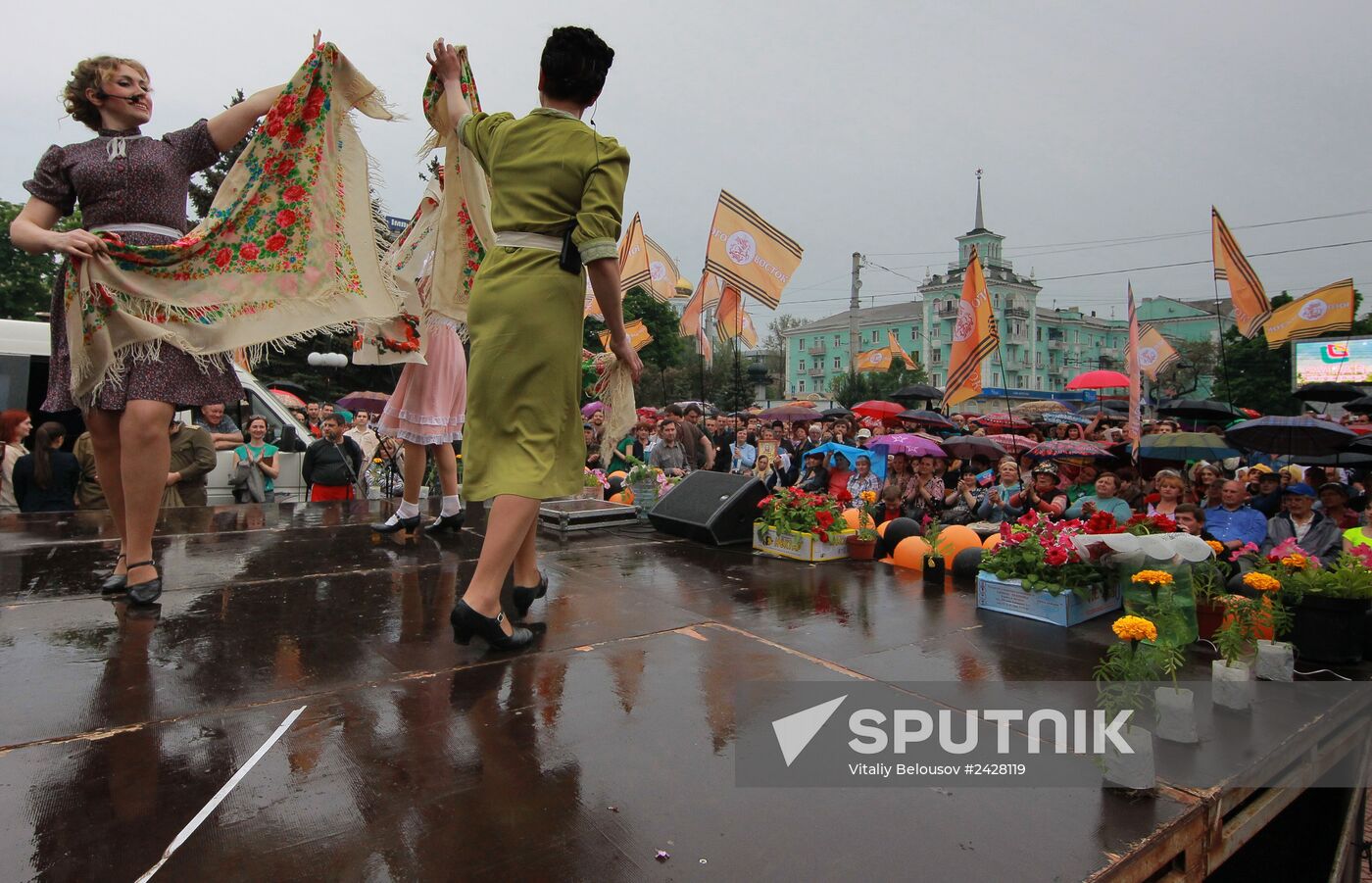 Concert and rally devoted to referendum on status of Lugansk Republic