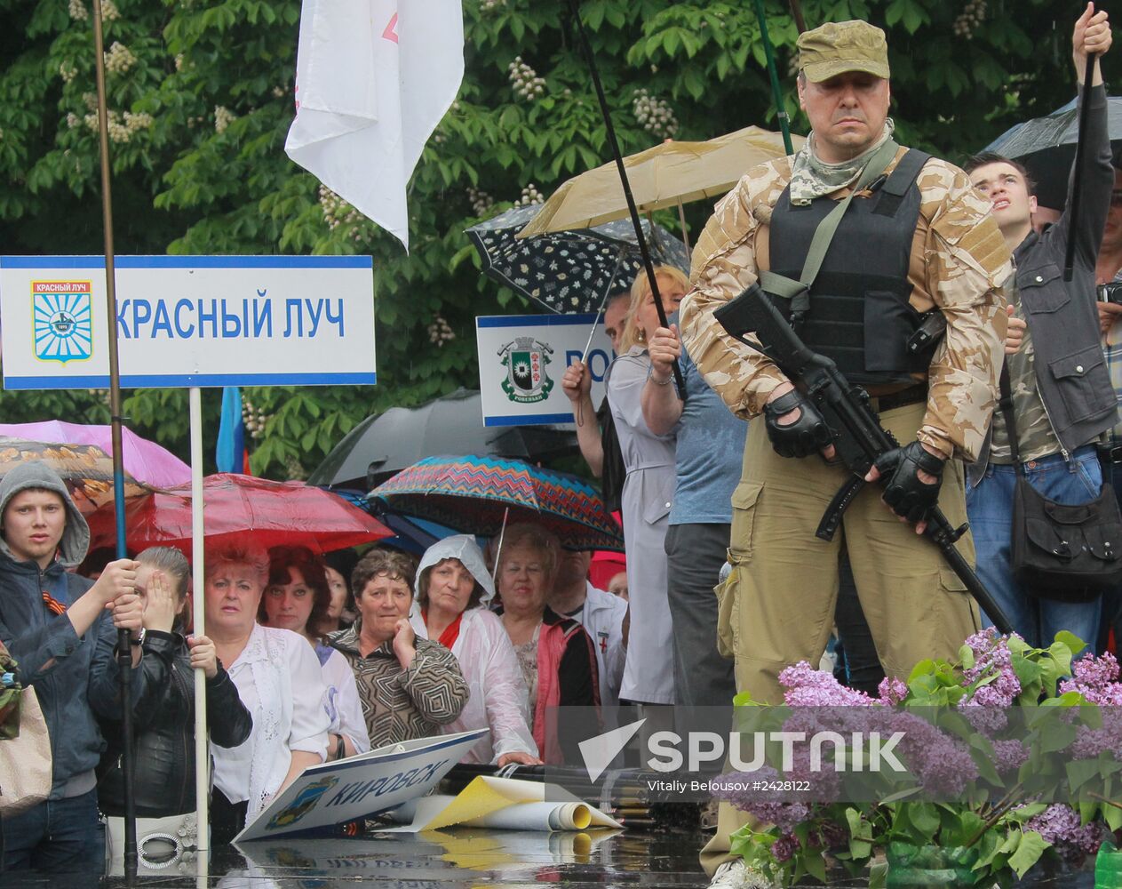 Concert and rally devoted to referendum on status of Lugansk Republic