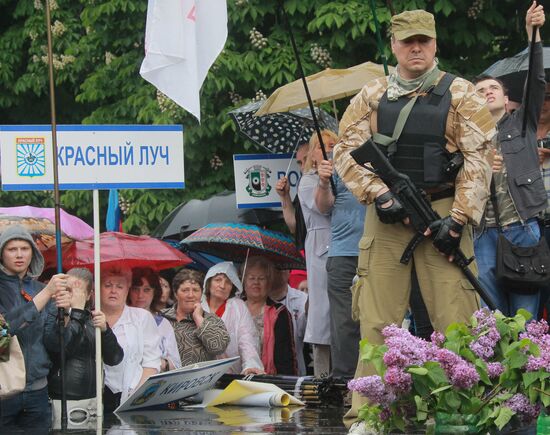 Concert and rally devoted to referendum on status of Lugansk Republic