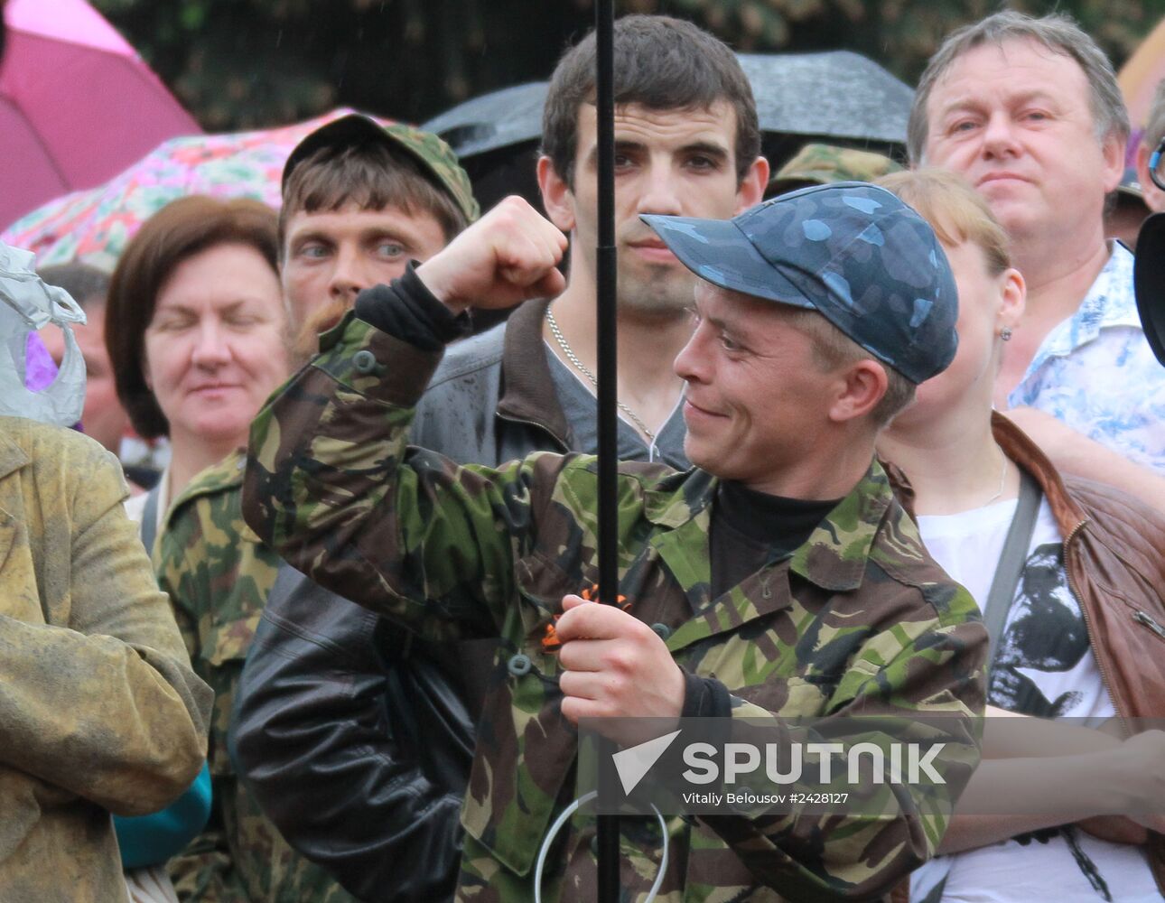 Concert and rally devoted to referendum on status of Lugansk Republic