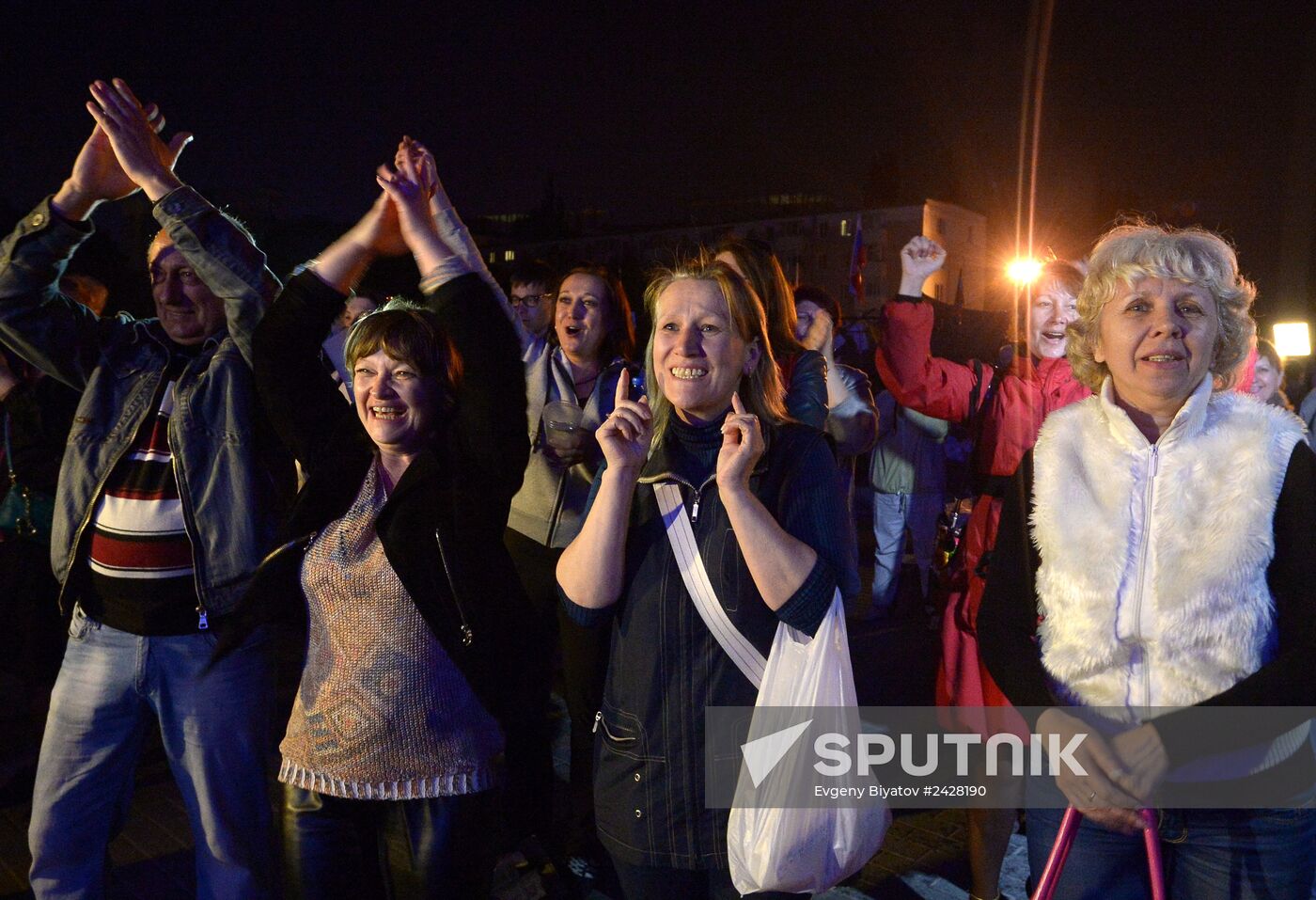 Concert and meeting dedicated to referendum on status of Donetsk People's Republic