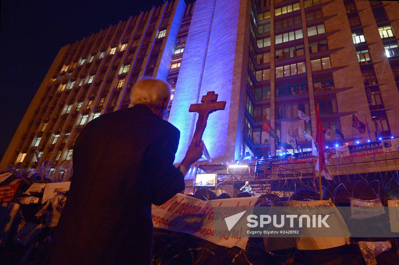 Concert and meeting dedicated to referendum on status of Donetsk People's Republic